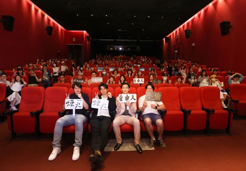 (前排左起)導演曾英庭、演員傅孟柏、施名帥、陳鈺杰出席「公視學生劇展20週年影展」特映活動(公視提供)