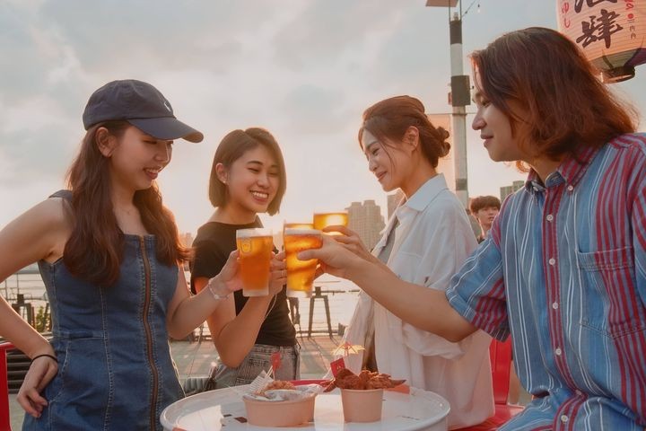 ▲三五好友漫遊大稻埕，來趟藍色水路之旅，留下夏日美好回憶。　圖：臺北市政府觀光傳播局／提供