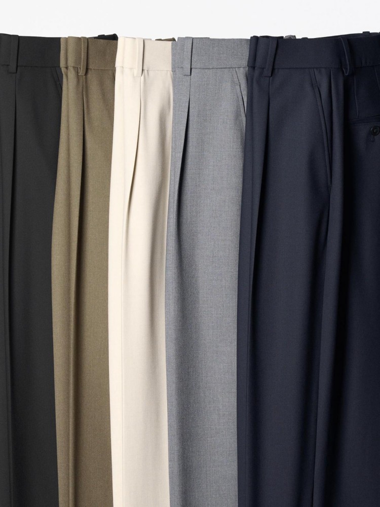 Uniqlo打褶寬褲共推出五色可選,(商品編號:464886、469854|商品售價:NTD990)。