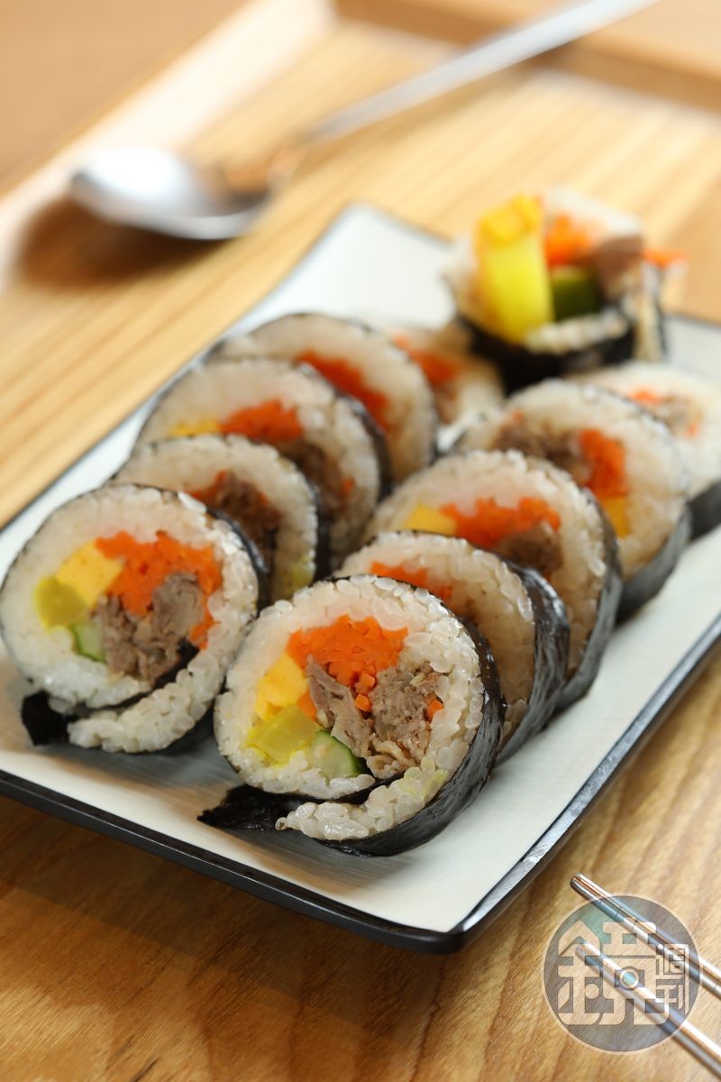 每日上午現包的「韓式牛肉飯捲」限量供應且僅提供外帶，每到下午就完售。（188元／份）