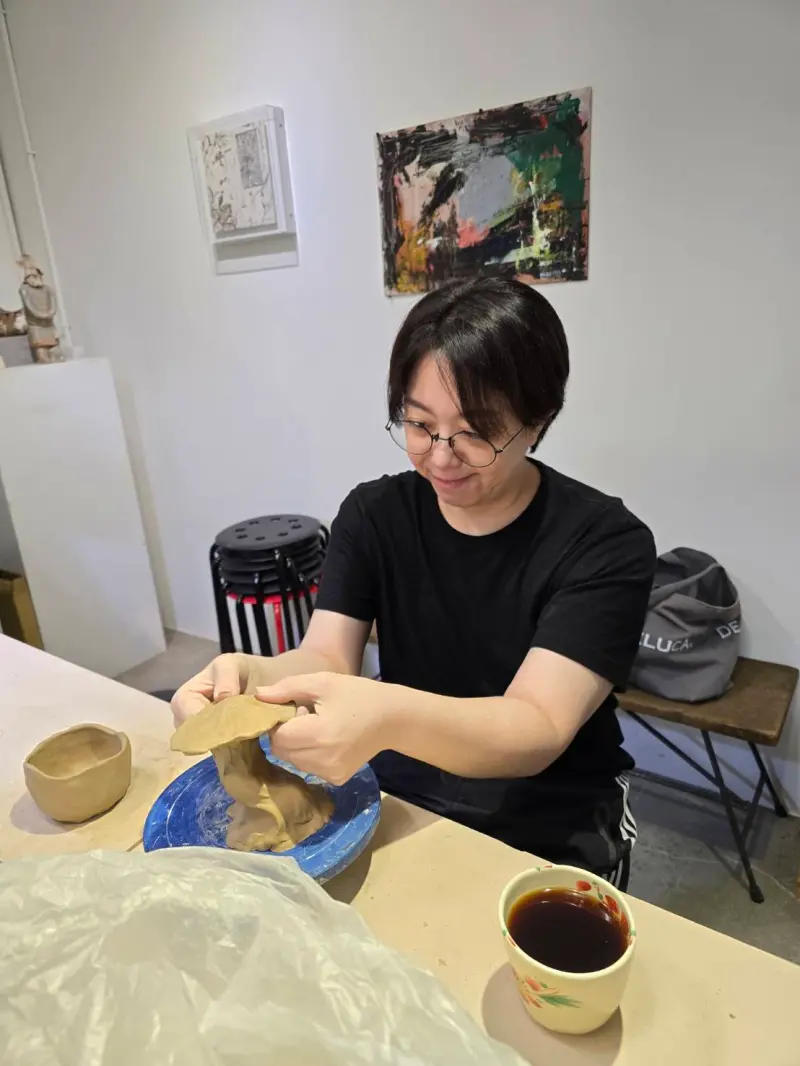 ▲《蘑菇一下》當中的「蘑菇星人」是櫻崎露露畫筆下的主角,也象徵著那些與常規脫節,卻持續頑強生長的生命樣態。(圖/櫻崎露露提供)