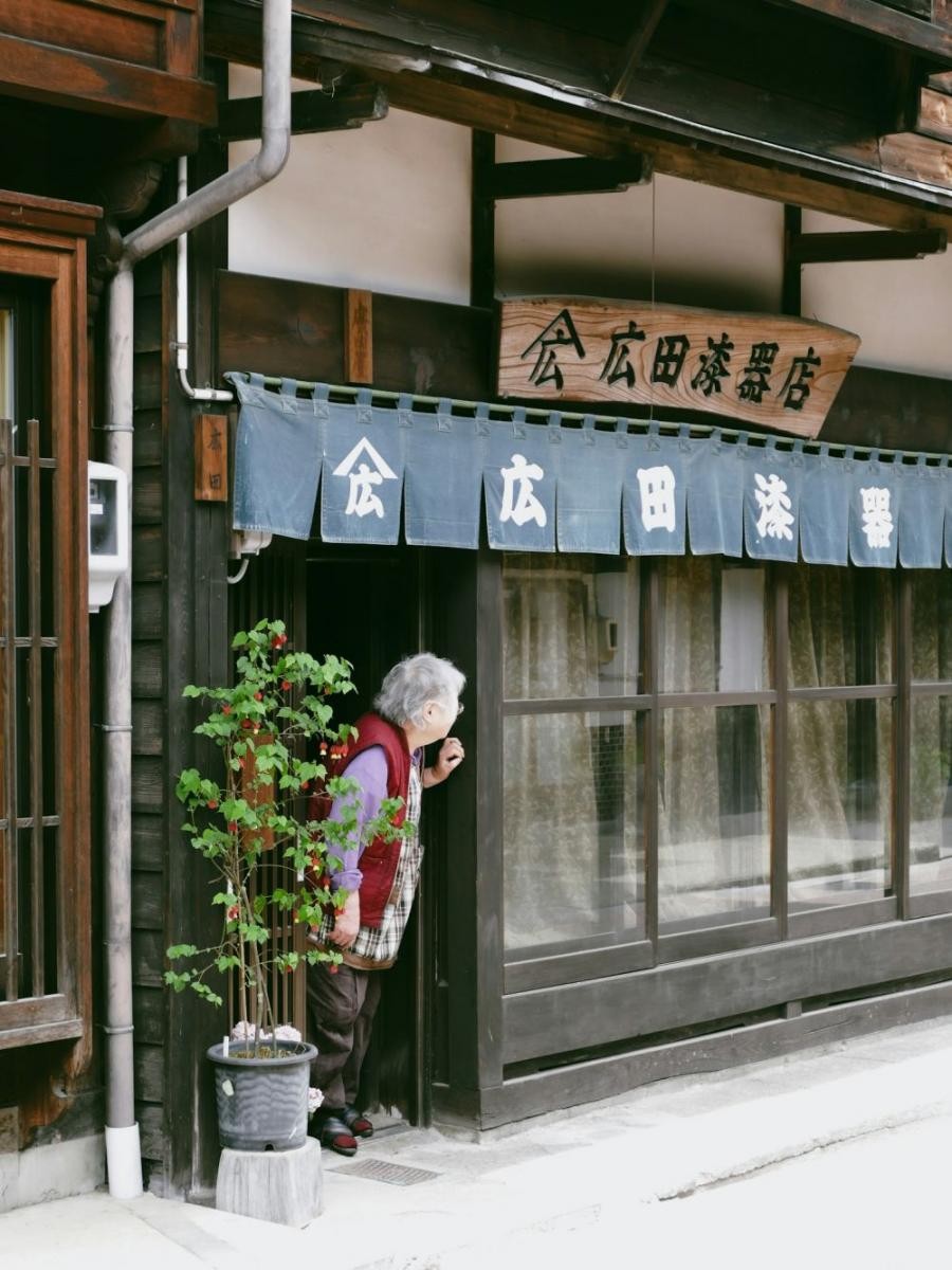 根據日本政府統計,大約有高達 930 萬的老年人(65 歲以上),仍在工作。相當於每 4 個退休年齡以上的老年人中,就有一人仍在職場上,也讓更多人將「出租老奶奶」服務,視為正面的社會現象。