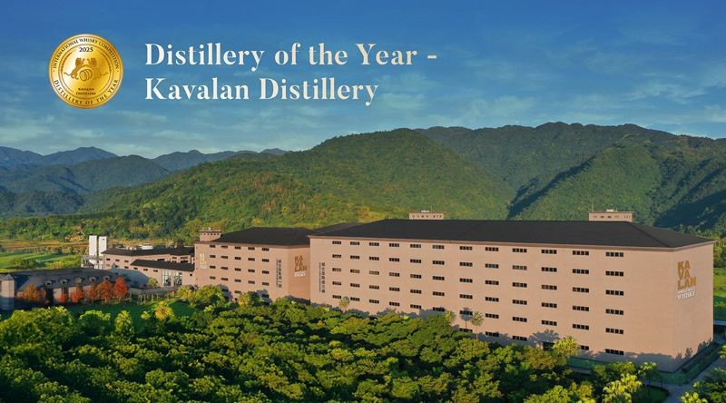噶瑪蘭威士忌酒廠第三度獲頒IWC「年度蒸餾酒廠冠軍」，再攀國際威士忌競賽最高榮譽巔峰。（金車噶瑪蘭提供）