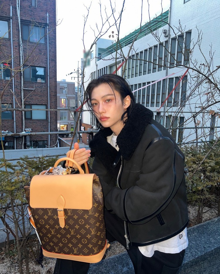 Stray Kids成員Felix已搶先上身Soho MM後背包,帶貨力強、詢問度爆表,台灣官網亦開賣,想入手要快!