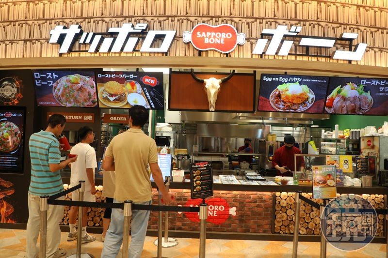 來自北海道的「SAPPORO BONE」主打日式烤肉與排餐，札幌店歇業後，如今在南港LALAPORT重啟1號店。