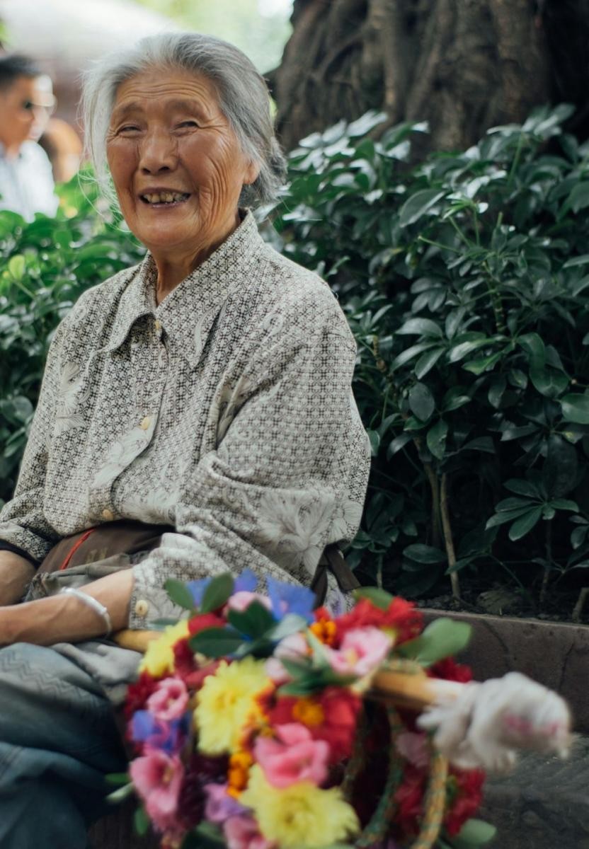 你可能在什麼時候需要出租老奶奶:當你需要保母時、當你需要和家人出櫃時、當你需要解決家庭問題、當你需要有人幫你煮菜時、當你突然病倒時、當你想找人聊天時,當你想念離世奶奶時。