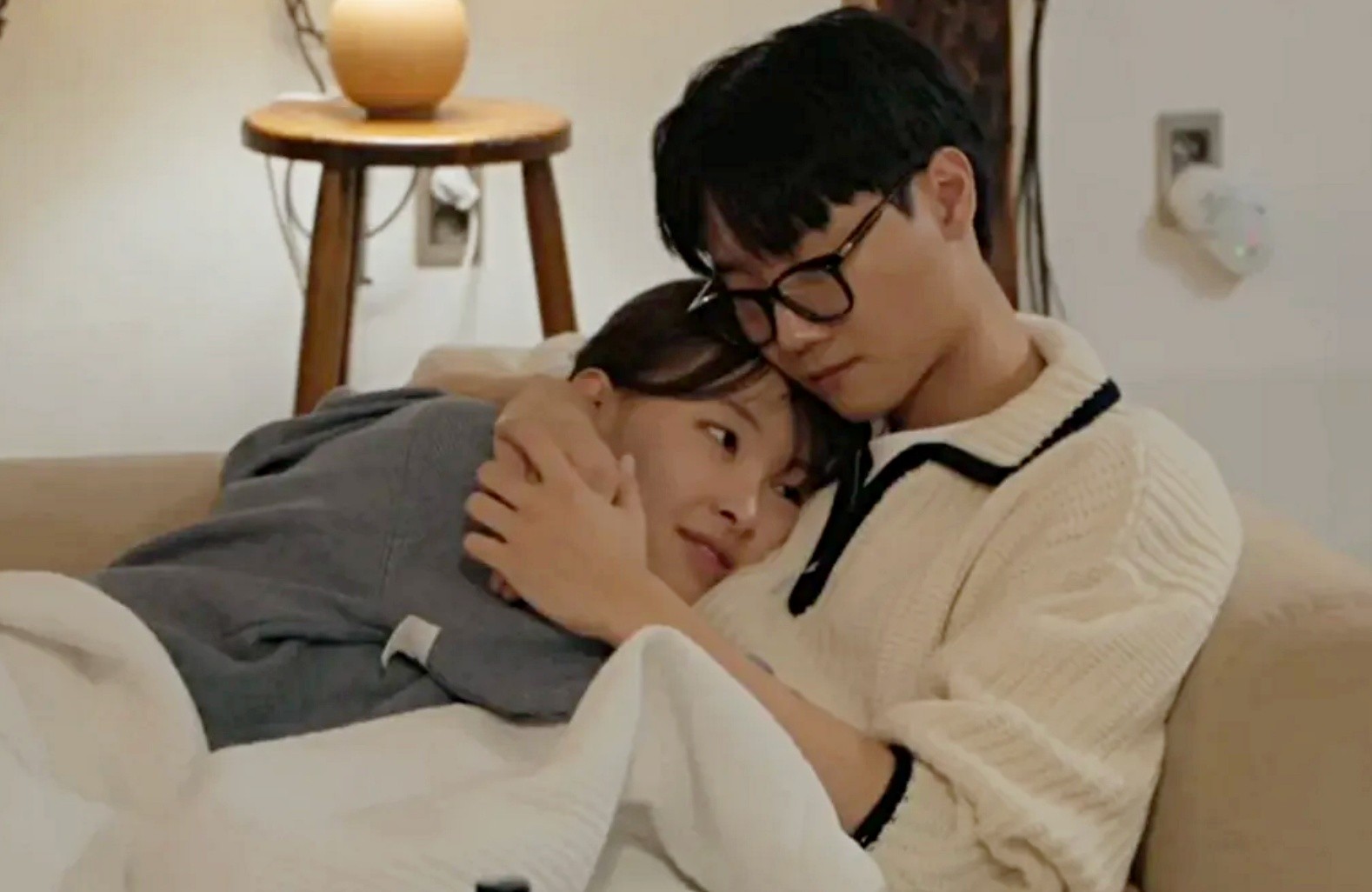 近期熱播的 Netflix 戀愛實境秀《母胎單身戀愛大作戰》中的「志軟」便是典型的焦慮型依附——對關係投入極快、極深，卻反而讓對方有點「被嚇到」，導致交往不久就走向分手。