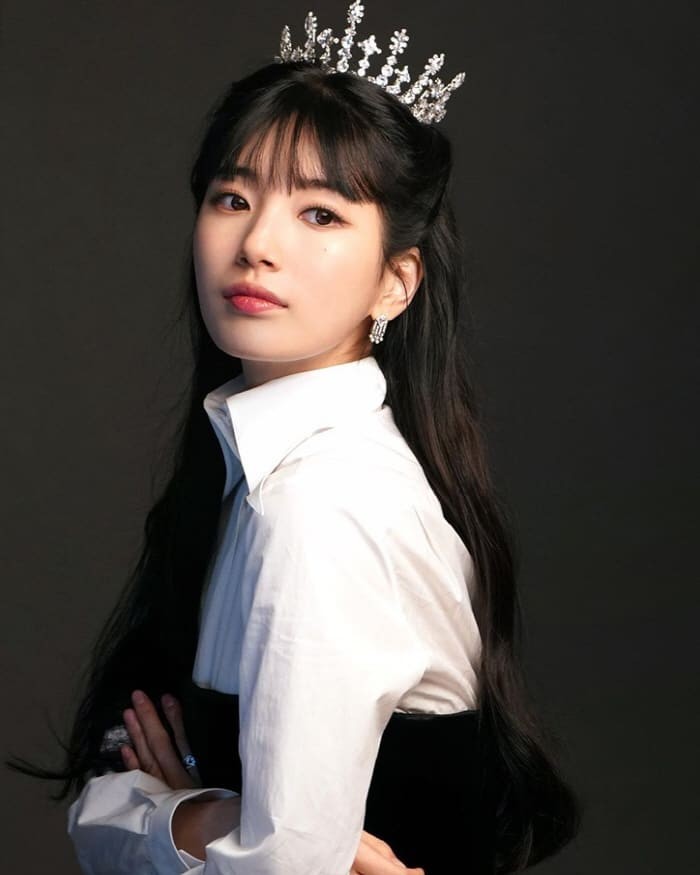 以女團 miss A 出道並成功轉型為實力派女演員的「國民初戀」秀智傳將有望擔綱《女皇的後宮們》女主角,擁有甜美氣質的她這次擔綱女皇一角也被大讚是不二人選。