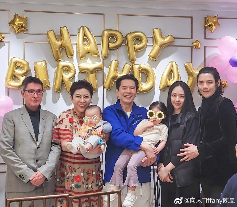向佐和郭碧婷育有一雙子女,受到向華強、向太疼愛。(翻攝向太微博)