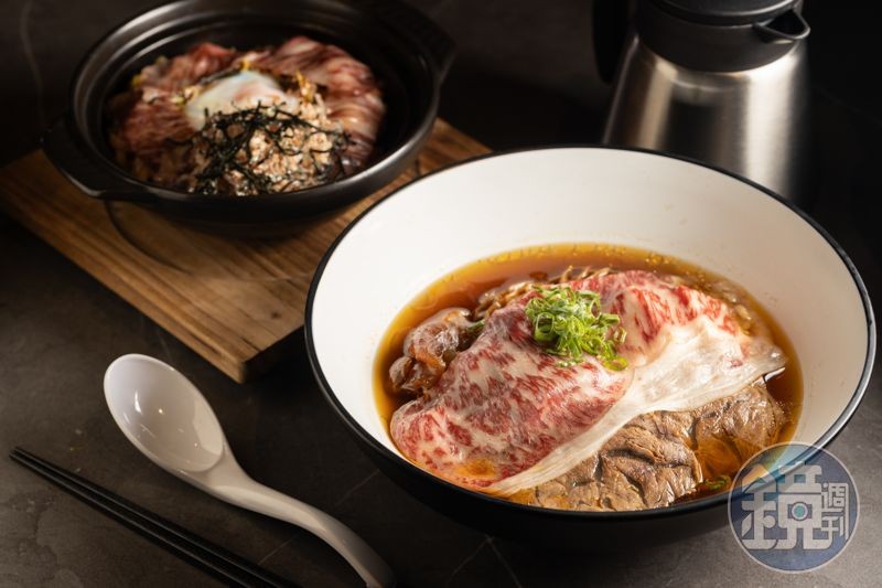 宵夜來碗「松露壽喜和牛炒烏龍」(後,580元/碗)或有和牛肉片、牛腱、牛肚、鴨血的「麻辣燙和牛牛肉麵」(前,680元/碗)很過癮。