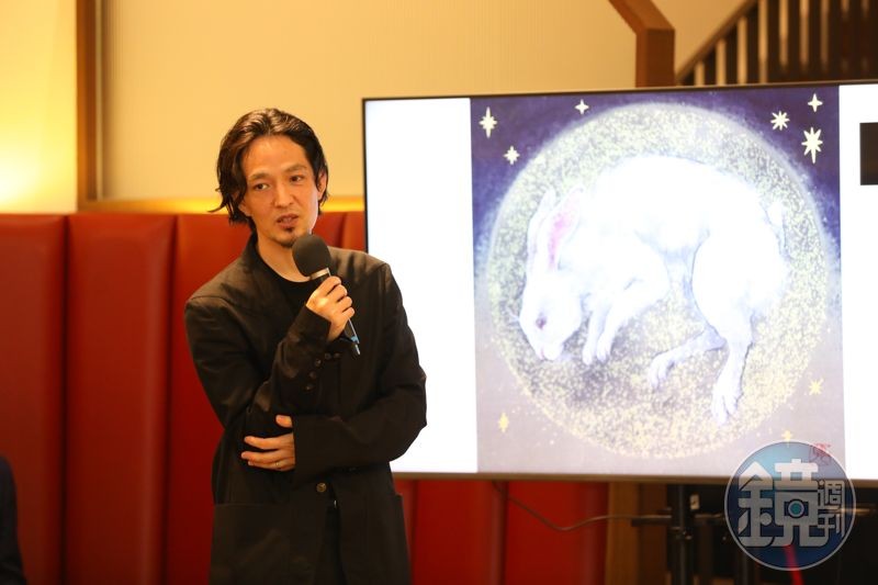 擅長岩繪具及水墨等日本畫傳統技法的新銳藝術家川又聰也專程來台,講述「白兔金月」的創作歷程。