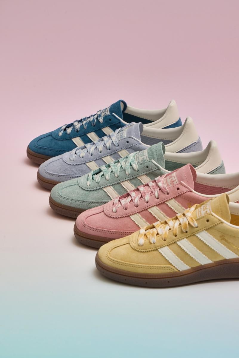 以復古風格為設計核心的Adidas Originals,近日以「T-Toe」家族系列鞋款在次抓緊人心,可愛的粉色系,加上標誌性的線條設計,讓人過目難忘。