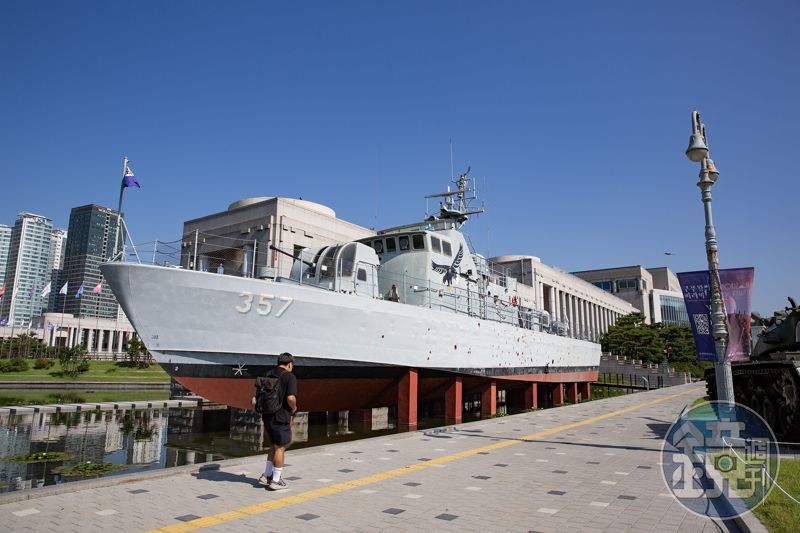 退役的軍艦、戰鬥機和坦克,曾經是戰場上的武器,現在卻成為歷史的見證者。