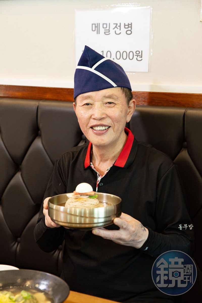 主廚尹鍾哲從在北韓專門宴請外賓的高級餐廳「玉流館」歷練,現在也將他所學的平壤美味帶到南韓。