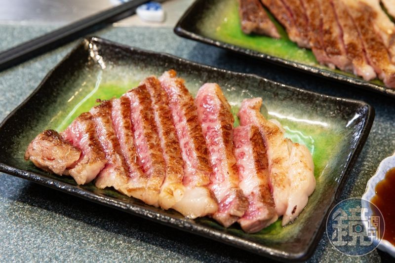 「海馬日本料理」的沖繩和牛鐵板燒套餐,是使用露台房抵用,最熱門的餐點選擇,鐵板現煎的香氣與主廚的桌邊秀,儀式感滿分。