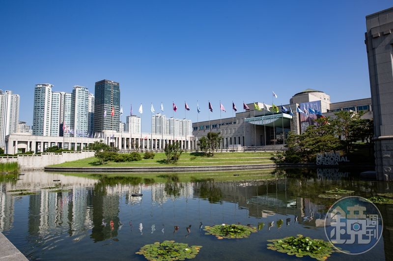 莊嚴肅穆的戰爭紀念館,是首爾市中心一處沉重的歷史地標,提醒我們戰爭的代價。