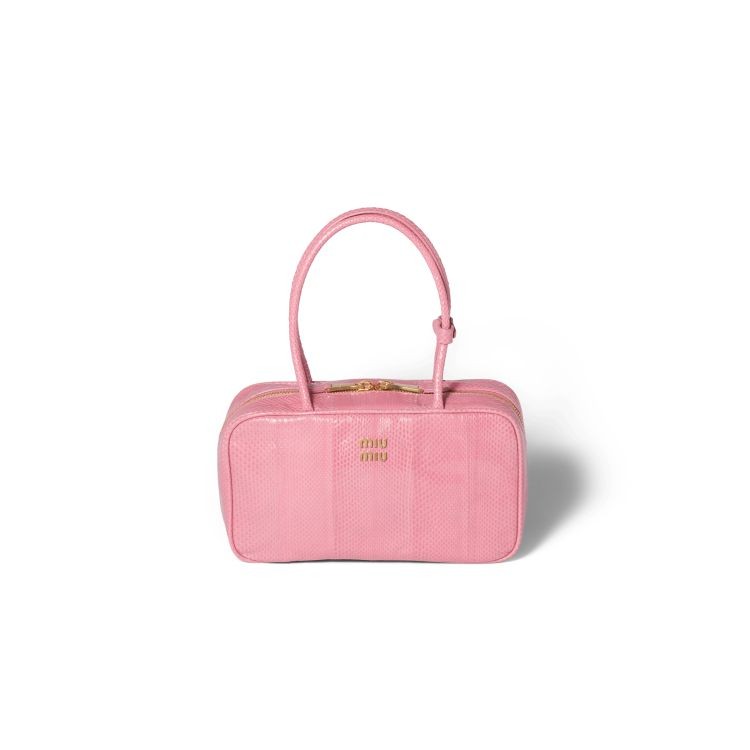 Miu Miu Beau 皮革肩背包，商品價格 NTD 180,000。