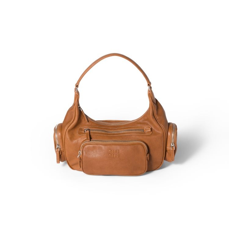 Miu Miu Pocket 皮革肩背包，商品價格 NTD 140,000。