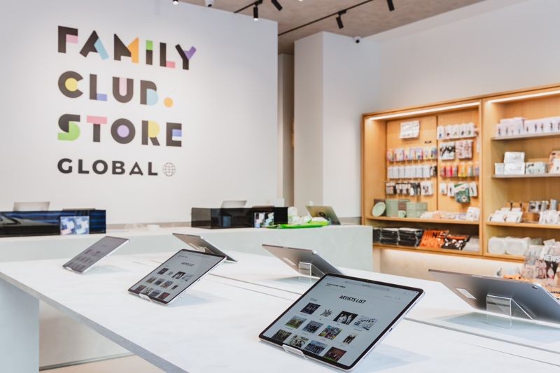 星達拓娛樂旗下官方周邊專賣店「FAMILY CLUB.STORE」在台北中山區開幕。(大鴻藝術BIG ART提供)