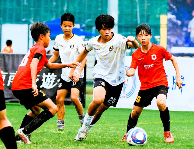 ▲邀請如日本大津高校、西班牙Getafe青訓隊來台參賽,目的並非「炒新聞」,而是讓台灣孩子直接面對世界級對手。(圖/柏文事業有限公司提供)
