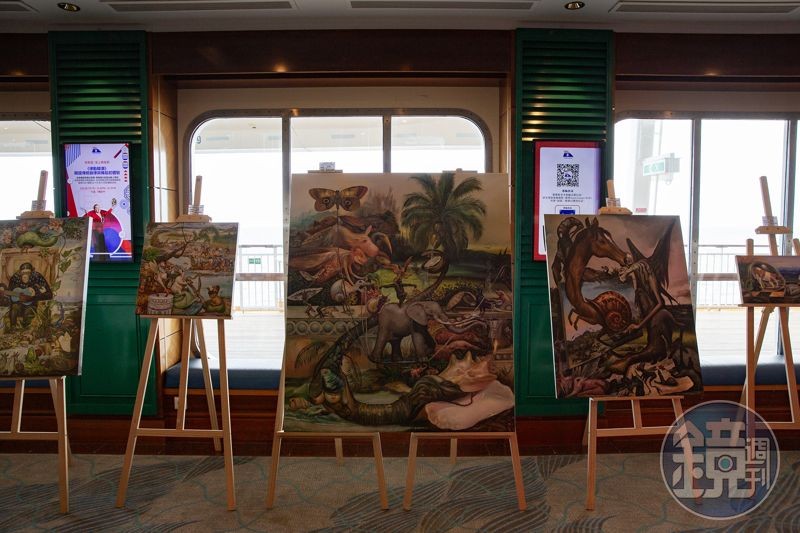 透過「海上收藏家推薦展」,旅客能在郵輪上與藝術家近距離交流。