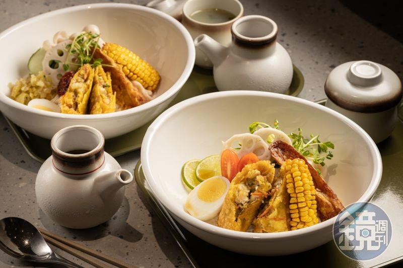 「冰釀番茄冷麵」(前)和「酸菜辣拌冷麵」(後)都是附上小壺冷湯,自己決定口味濃淡,還堆疊大量季節蔬菜。(皆220元/份)