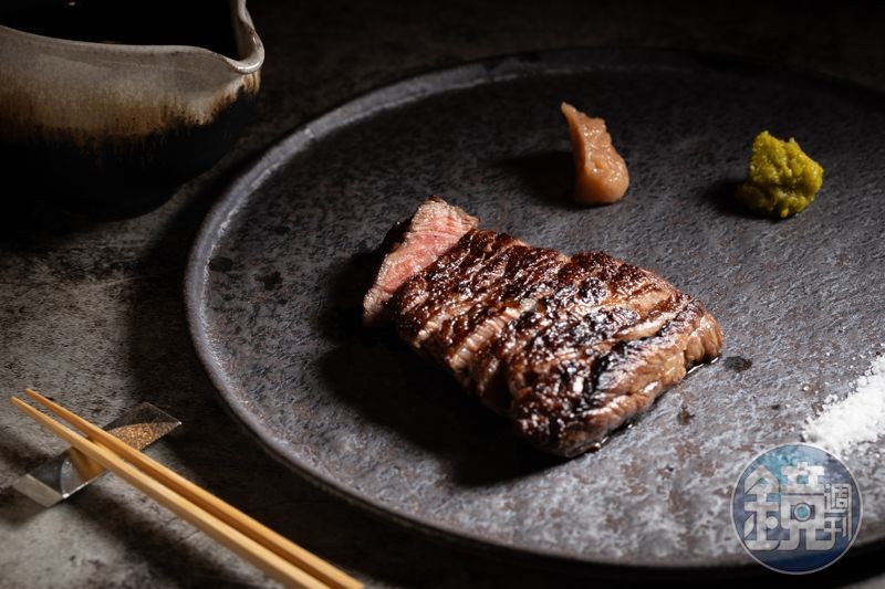 「百月經產黑毛和牛」飼養時間長,風味濃郁,適合以梅子解膩。(1,280~2,680元/份)