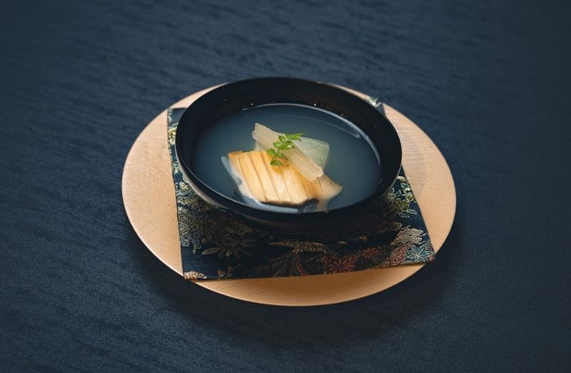 蛤蜊高湯、黑鮑魚與冬瓜的組合，是屬於台灣夏日的滋味。（赫士盟提供）