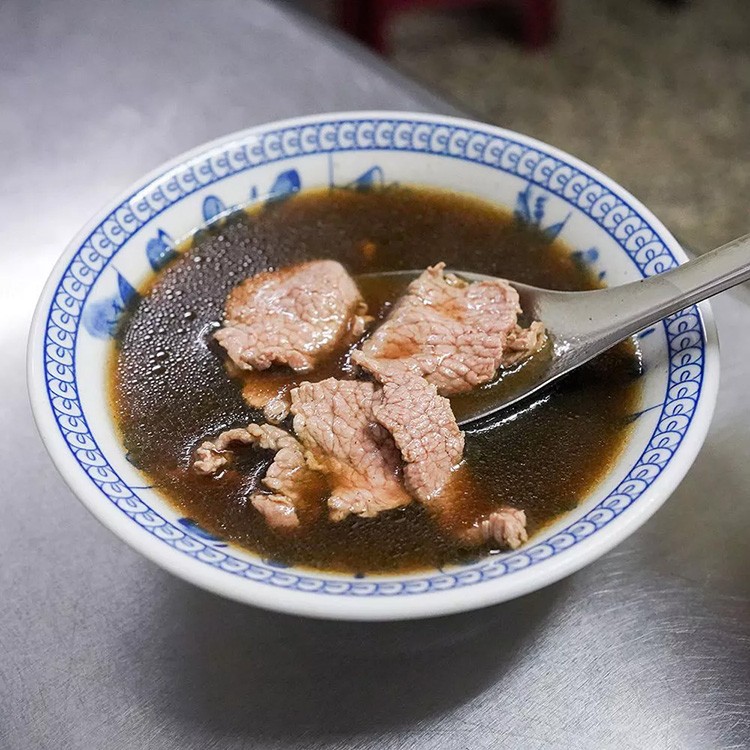 在台南,提到羊肉湯,多數老饕第一個想到的就是已有70年歷史的「蓮霧腳羊肉湯」。