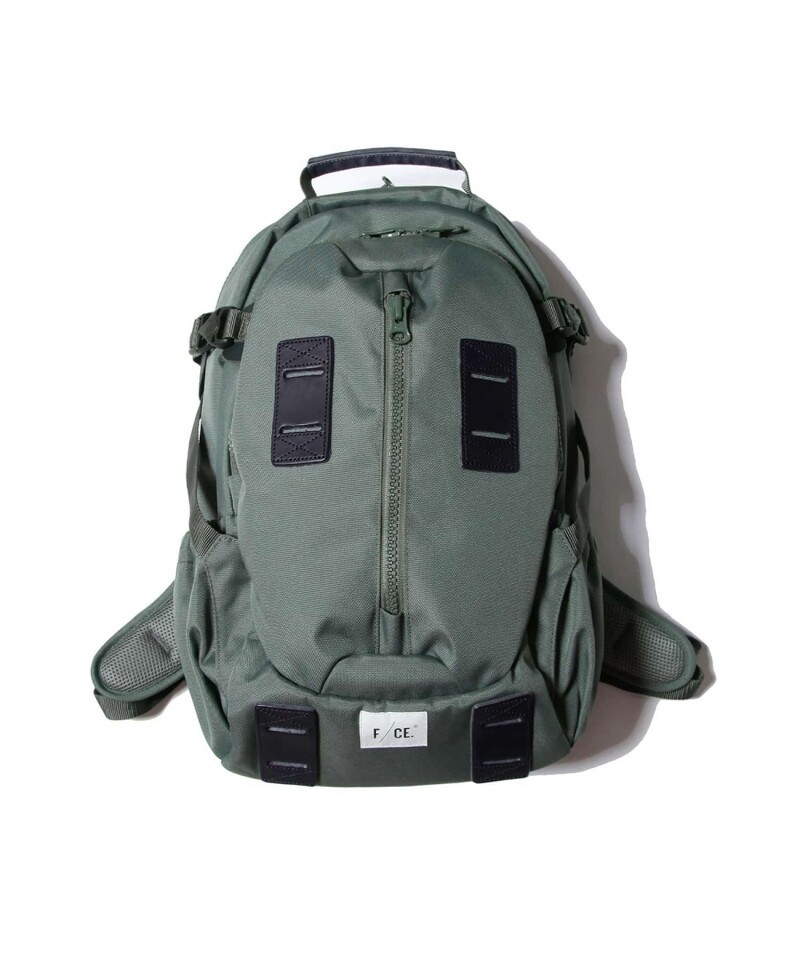 950 TRAVEL BP 旅行後背包 NT.7,380 、尺寸:50 x 33 x 20 公分
