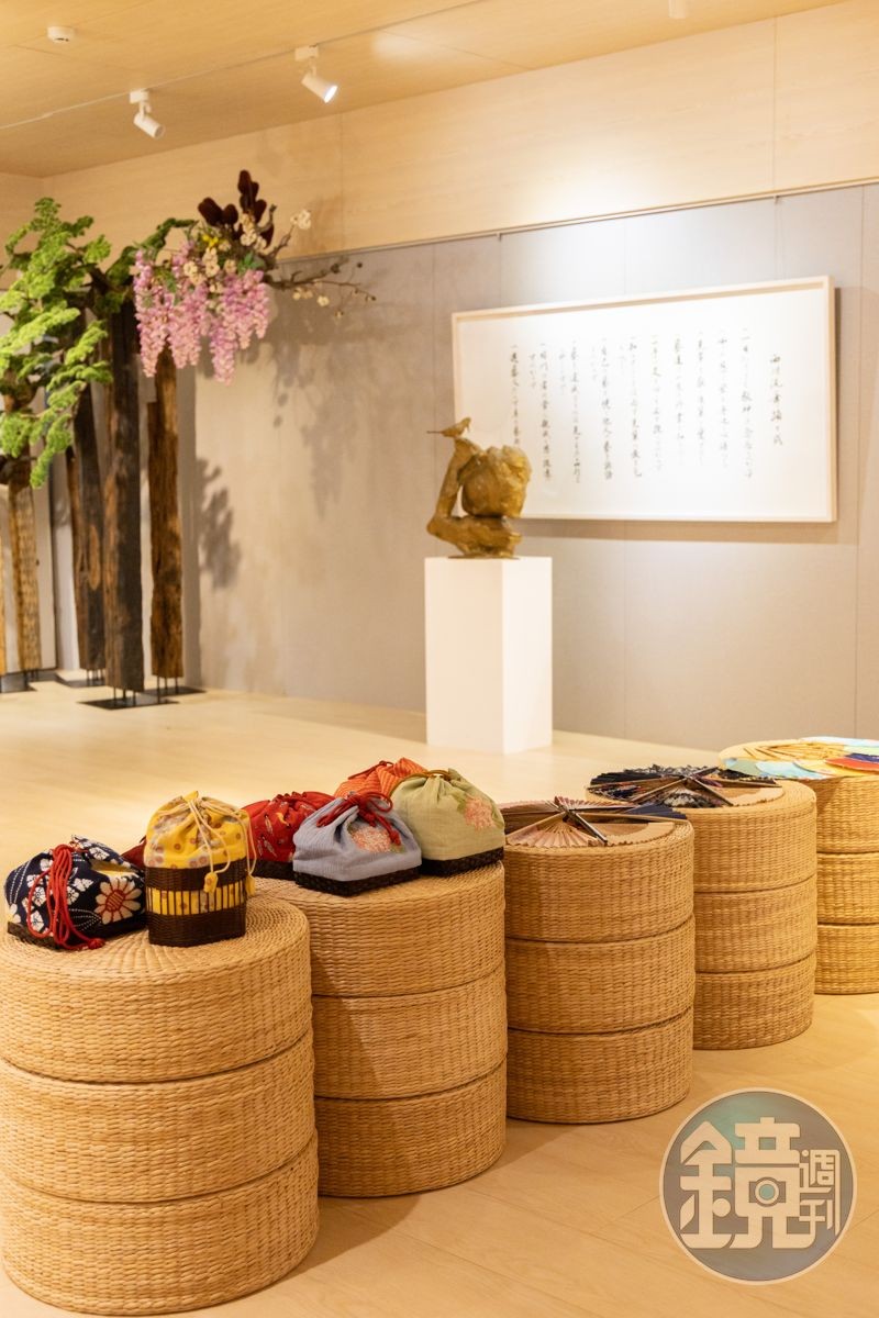 店裡提供包含和服租借、專業著裝、日系妝髮造型與風格攝影的一站式專業服務。