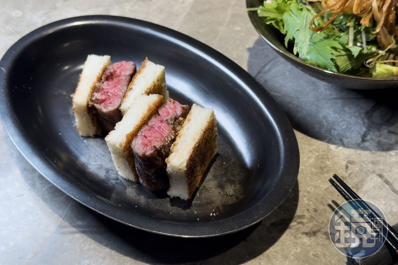 線上預點限定的「烤和牛三明治」,在烤到雙面金黃酥脆到吐司中間夾入每日特選A5和牛部位,柔嫩多汁、油花豐盈。(588元/份)