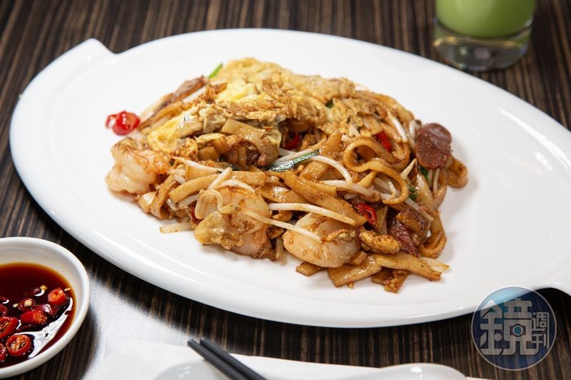 從炒粿條、日式拉麵、炸雞翅,藍湖美食的小吃菜色十分豐富,是嘴饞與半夜肚子餓,打牙祭的最佳去處。