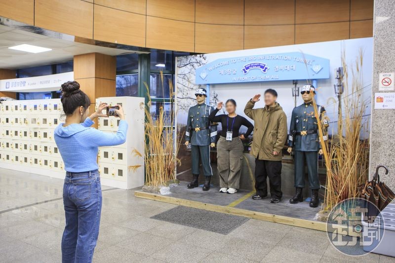 因第三地道全程禁止拍攝，不少遊客會在地道出口旁的紀念牆拍照留念。（韓國觀光公社旅遊作家提供）