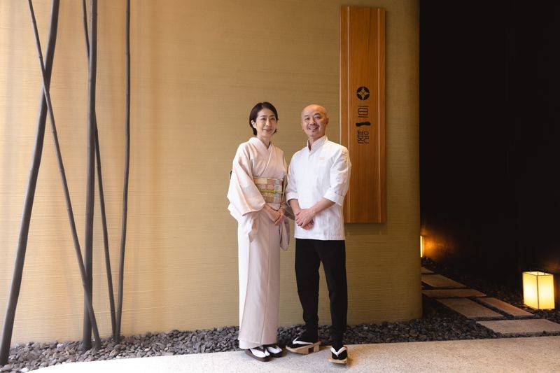 押野夫婦在日本的餐廳工作認識，之後一起到新加坡工作，內外場互相輔助，非常有默契。（赫士盟提供）