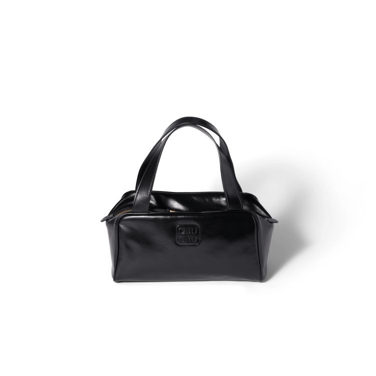 Miu Miu 黑色皮革肩背包，商品價格 NTD 99,000。