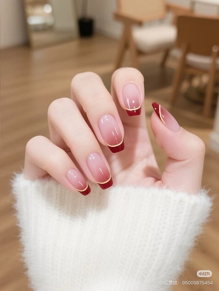 紅色光療美甲推薦7:低調法式