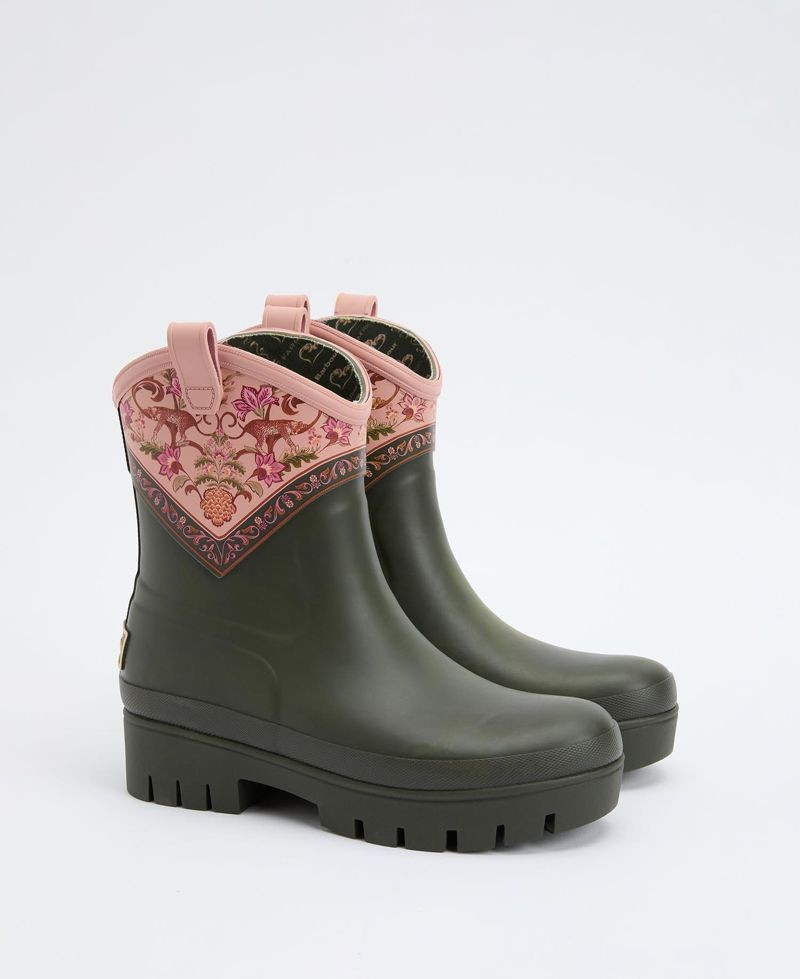 Barbour x FARM Rio威靈頓短筒雨靴。NT$7,000(台灣八木通商提供)