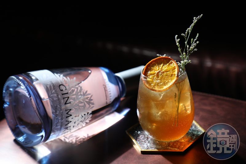 「Lonely Night」以Gin Tonic變奏呈現,是Summer奪得世界冠軍的參賽酒,帶有地中海琴酒的鹹味與草本香,也紀念在異鄉奮鬥的時光。(400元/杯)