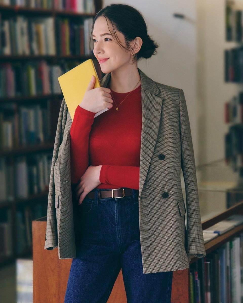 Uniqlo 與JW Anderson 的合作已成為許多人期待的系列,在本季推出的直筒褲,品牌運用基本的丹寧褲為基礎,加上恰如其分磅數,讓褲款達到硬挺且具有修飾的效果,沒有過分的裝飾點綴,亦讓這條褲款能融入日常多種風格的穿搭之中。
