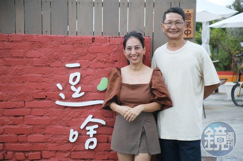 在泰國工作多年後南漂至屏東的廖學謙(右),與泰國妻子廖玫桂(左)一起在恆春落地深根。