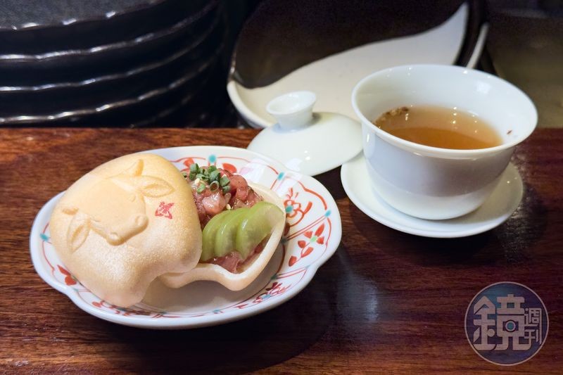 前菜「最中餅生牛肉」以清爽口感開場,為重頭戲和牛料理鋪陳序曲。