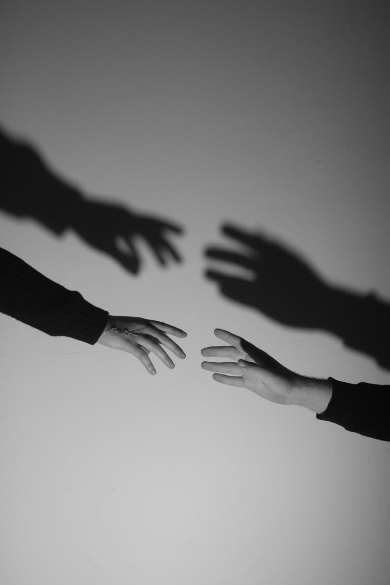 「內推前任」的靈感來自職場招聘中的「內部推薦」。在職場裡,熟人推薦能讓企業更快找到可靠人選;在感情世界裡,則被年輕人化用為「推薦前任給閨蜜或好友」。