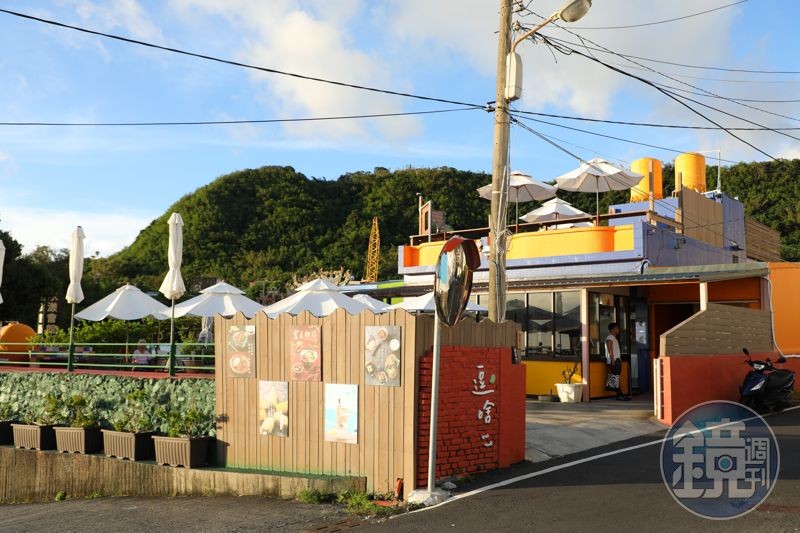 2023年開幕的「逗啥」專賣泰式料理與綠豆沙飲品。