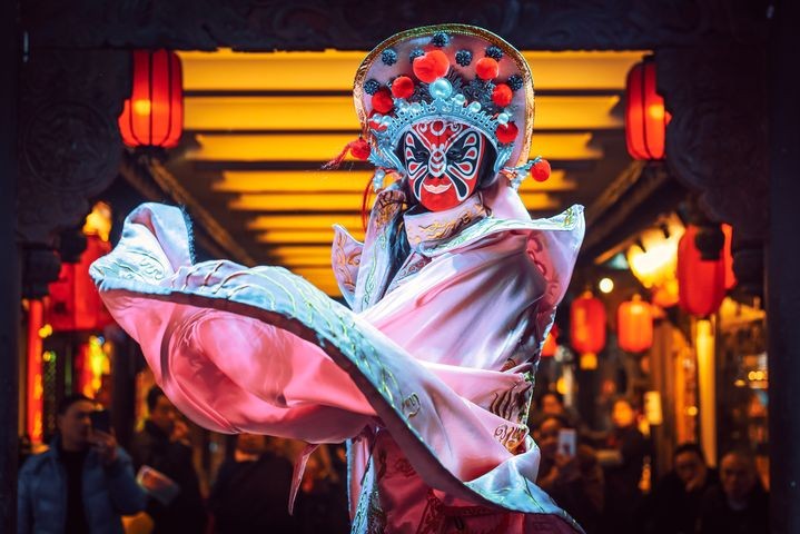 ▲川劇變臉是四川戲曲代表技藝，瞬間換臉之神速令人驚嘆。　圖：shutterstock／來源