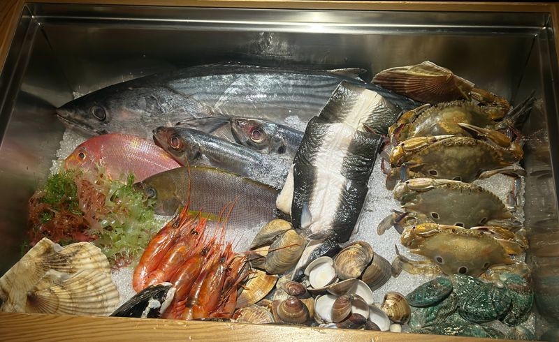 當日餐點中品嘗到的食材,都可在海鮮箱中找到身影。