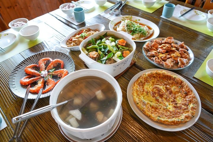 ▲「生力農場」提供以阿里山茶入菜的特色料理。 圖:嘉義縣文化觀光局/提供