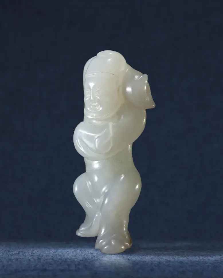 ▲「RASTI FINE ART」攜來唐末至宋初的〈白玉雕胡人舞樂把件〉。(圖/台北文華藝博提供)