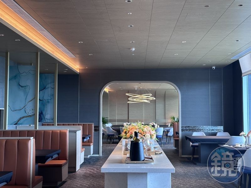 飯店內設有「archi 藝廚」「pelago 百匯廚」「coco 椰林」等餐廳酒吧,可嘗到在地直送海鮮。