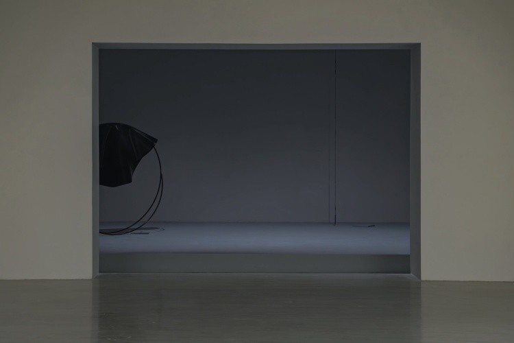 徐瑞謙在北美館展出《不發音字母—翻閱165頁厚度》